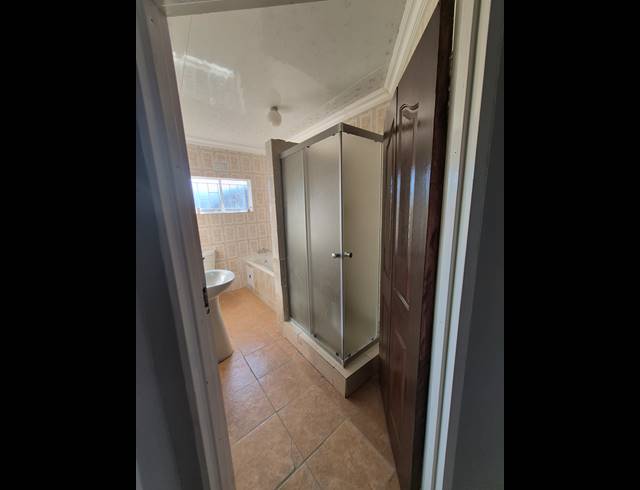 2 bed property to rent in FAIRLEIGH